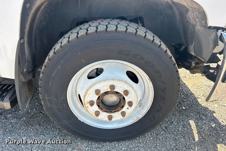 image for item EG0902 2013 Chevrolet  Silverado 2500HD Ext. Cab utility bed pickup truck