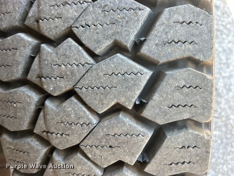 image for item EG0902 2013 Chevrolet  Silverado 2500HD Ext. Cab utility bed pickup truck