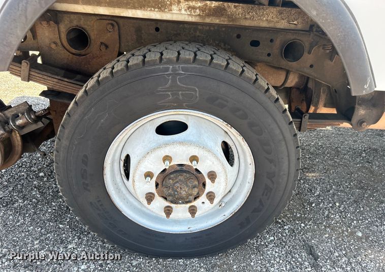 image for item EG0902 2013 Chevrolet  Silverado 2500HD Ext. Cab utility bed pickup truck