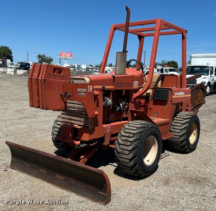 image for item EG0903 1985 Ditch Witch 4010 trencher