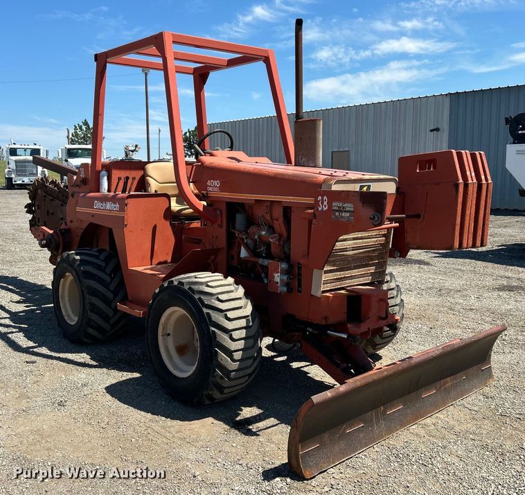 image for item EG0903 1985 Ditch Witch 4010 trencher