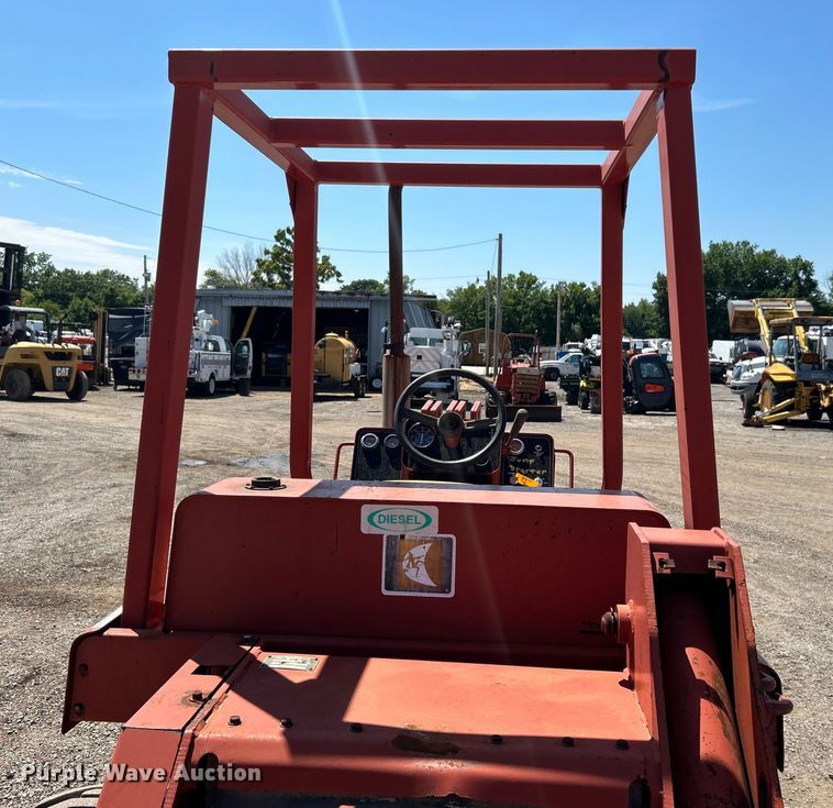 image for item EG0903 1985 Ditch Witch 4010 trencher