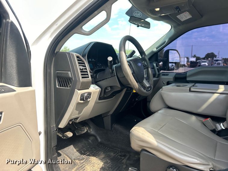 image for item EG0917 2019 Ford F550 Super Duty utility / service truck