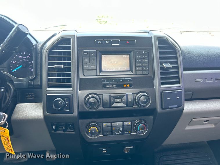 image for item EG0917 2019 Ford F550 Super Duty utility / service truck