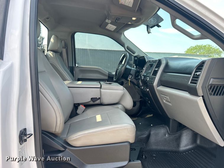 image for item EG0917 2019 Ford F550 Super Duty utility / service truck