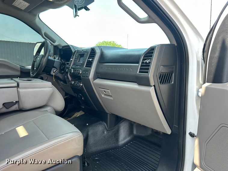 image for item EG0917 2019 Ford F550 Super Duty utility / service truck