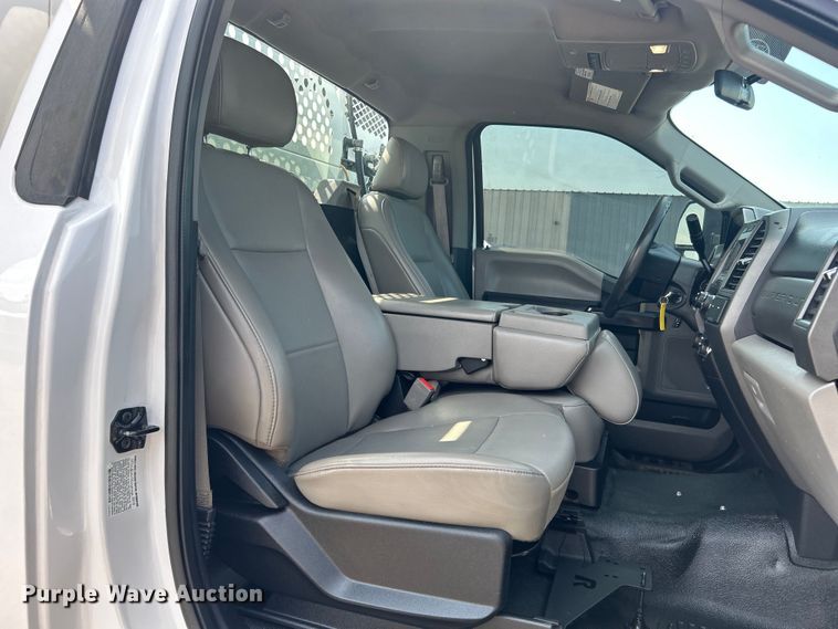 image for item EG0917 2019 Ford F550 Super Duty utility / service truck