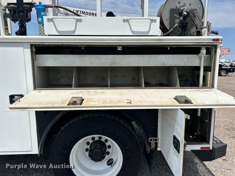 image for item EG0921 2015 Freightliner  utility / service truck