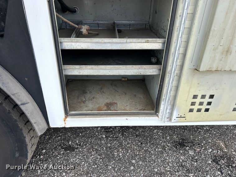 image for item EG0921 2015 Freightliner  utility / service truck