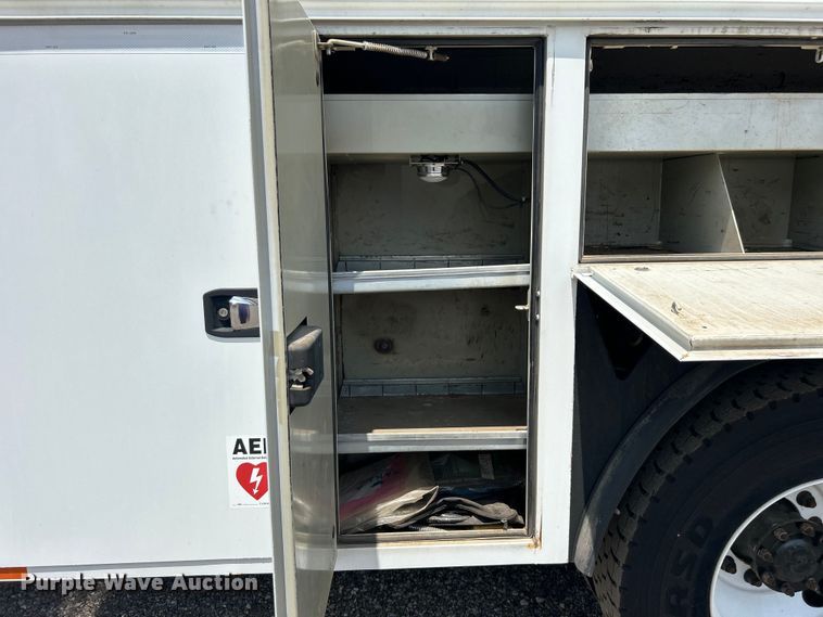 image for item EG0921 2015 Freightliner  utility / service truck