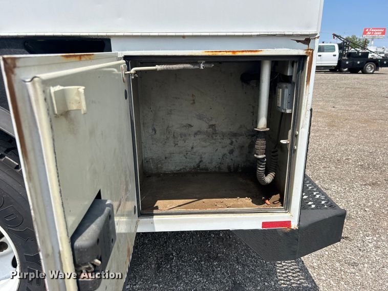 image for item EG0921 2015 Freightliner  utility / service truck