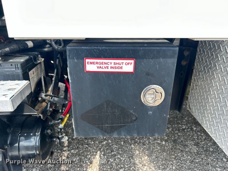 image for item EG0921 2015 Freightliner  utility / service truck