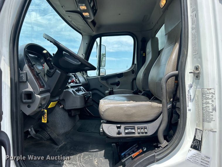 image for item EG0921 2015 Freightliner  utility / service truck