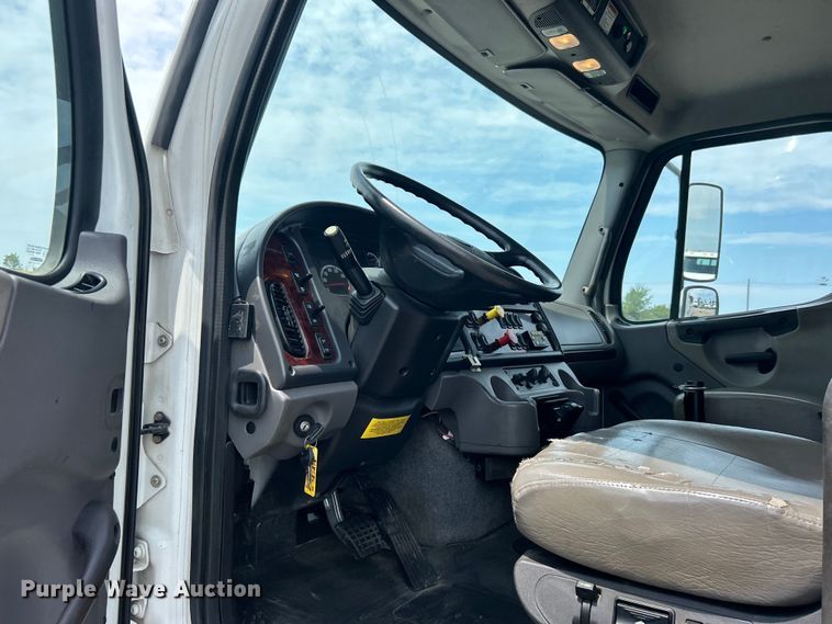 image for item EG0921 2015 Freightliner  utility / service truck