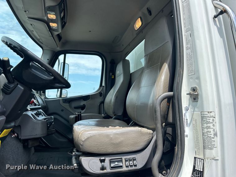 image for item EG0921 2015 Freightliner  utility / service truck