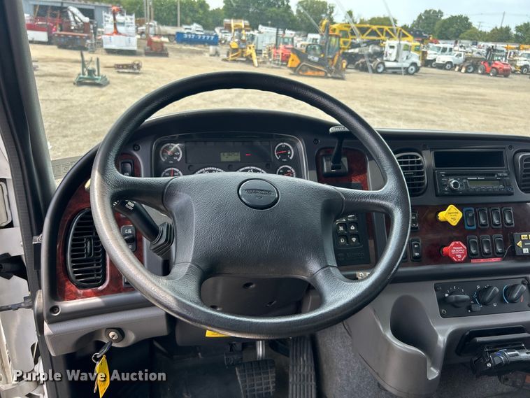 image for item EG0921 2015 Freightliner  utility / service truck