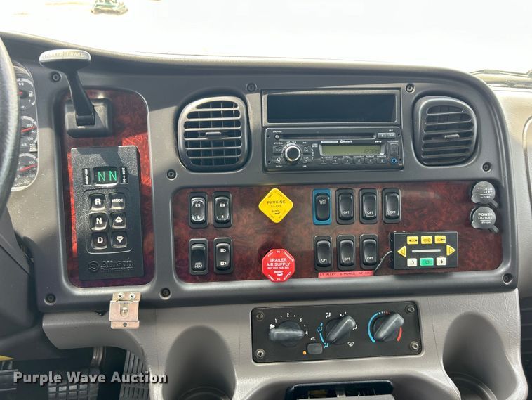 image for item EG0921 2015 Freightliner  utility / service truck
