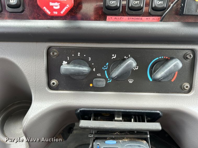 image for item EG0921 2015 Freightliner  utility / service truck
