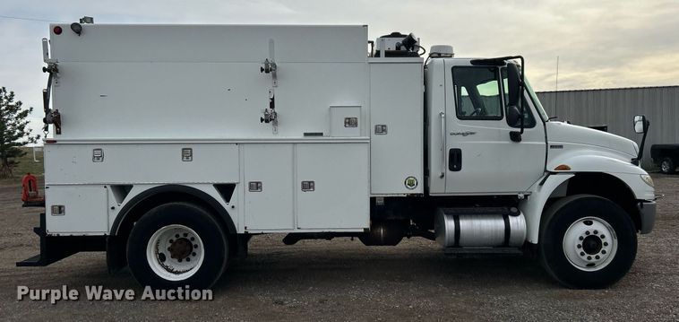 image for item EG1189 2013 International  4400 SBA utility / service truck