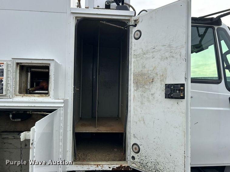 image for item EG1189 2013 International  4400 SBA utility / service truck