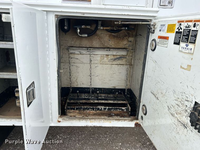 image for item EG1189 2013 International  4400 SBA utility / service truck