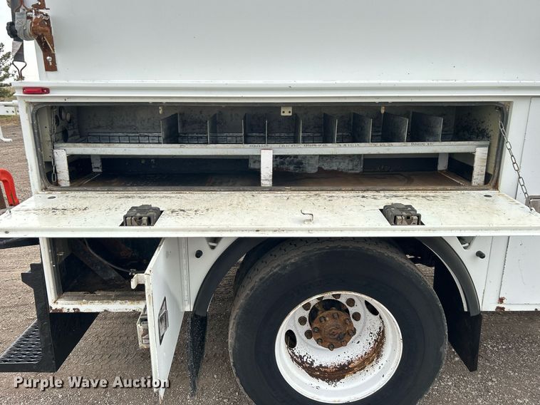 image for item EG1189 2013 International  4400 SBA utility / service truck