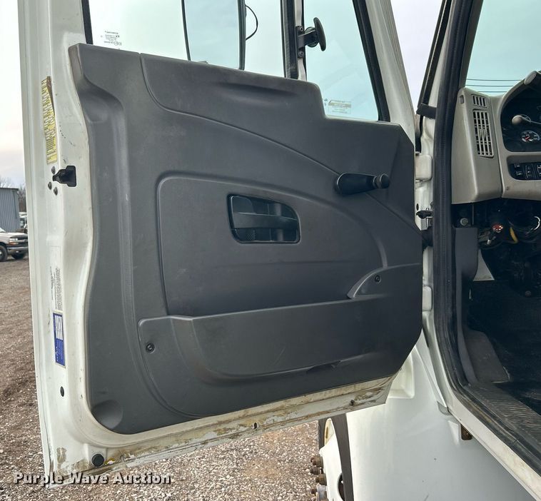 image for item EG1189 2013 International  4400 SBA utility / service truck