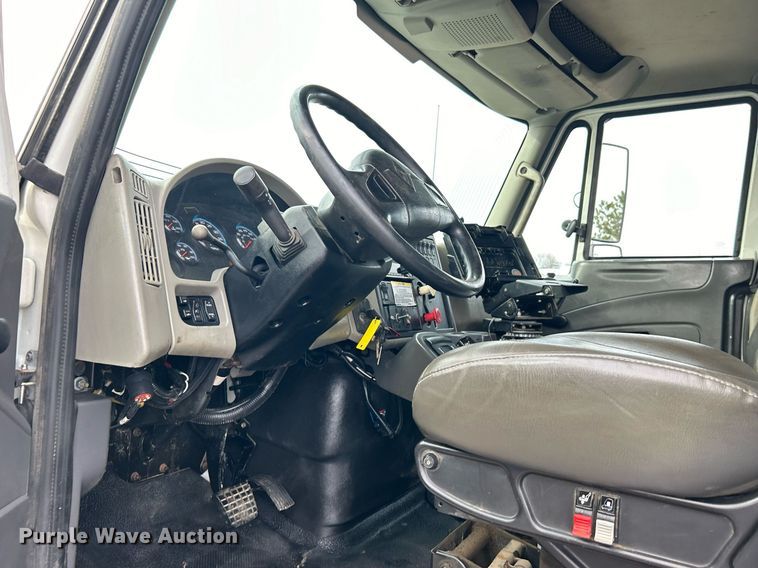 image for item EG1189 2013 International  4400 SBA utility / service truck