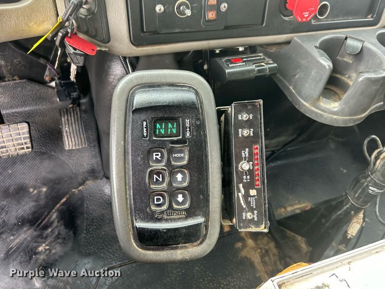 image for item EG1189 2013 International  4400 SBA utility / service truck