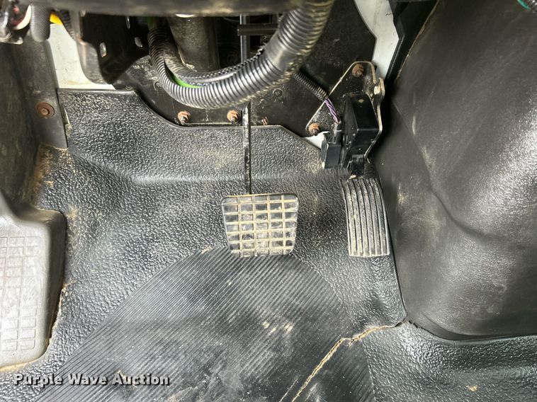 image for item EG1189 2013 International  4400 SBA utility / service truck