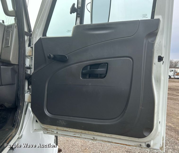 image for item EG1189 2013 International  4400 SBA utility / service truck