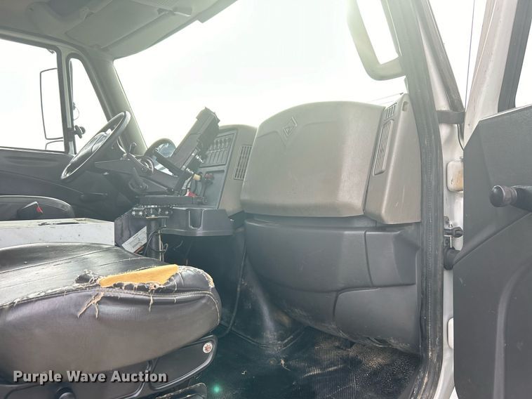 image for item EG1189 2013 International  4400 SBA utility / service truck