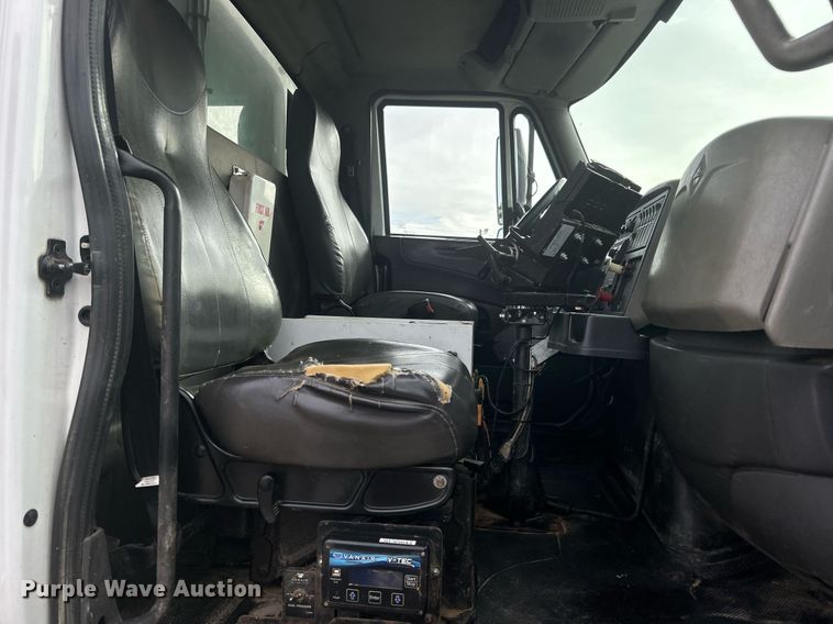 image for item EG1189 2013 International  4400 SBA utility / service truck