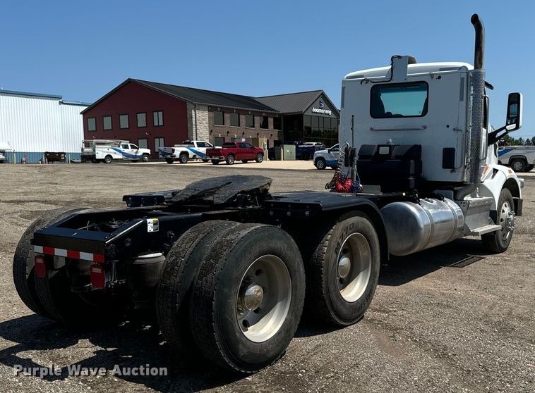 image for item EH4351 2016 Peterbilt 567 semi truck