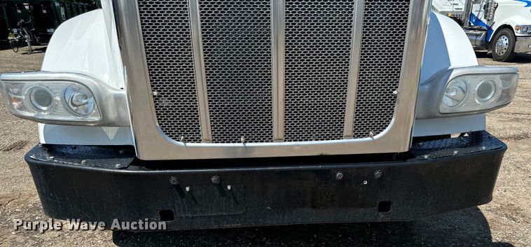 image for item EH4351 2016 Peterbilt 567 semi truck