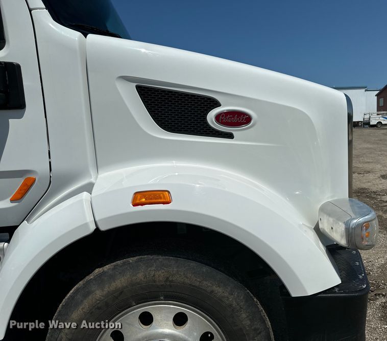 image for item EH4351 2016 Peterbilt 567 semi truck