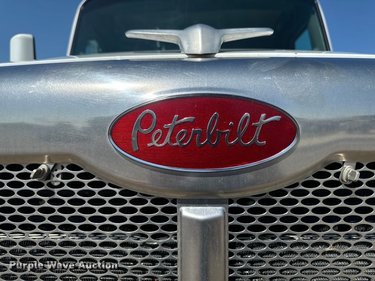 image for item EH4351 2016 Peterbilt 567 semi truck