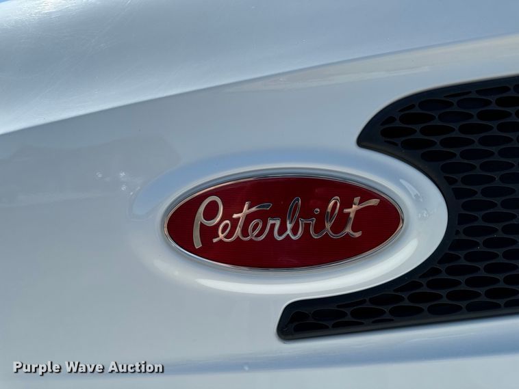 image for item EH4351 2016 Peterbilt 567 semi truck