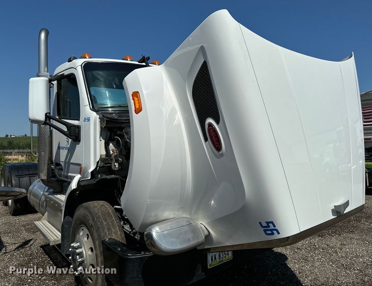 image for item EH4351 2016 Peterbilt 567 semi truck