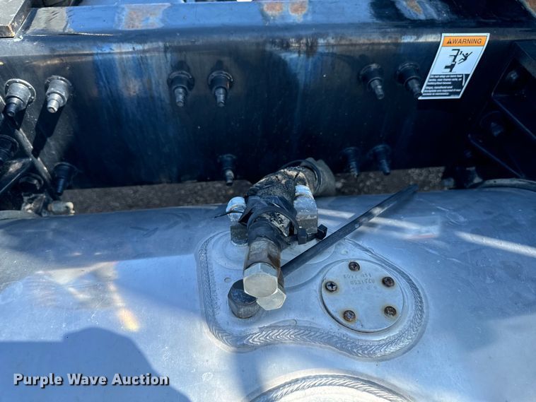 image for item EH4351 2016 Peterbilt 567 semi truck