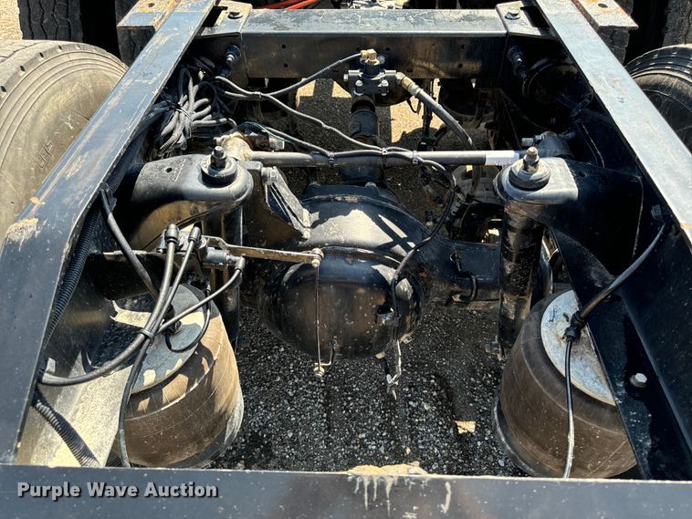 image for item EH4351 2016 Peterbilt 567 semi truck