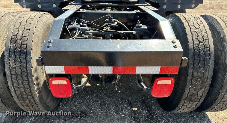 image for item EH4351 2016 Peterbilt 567 semi truck