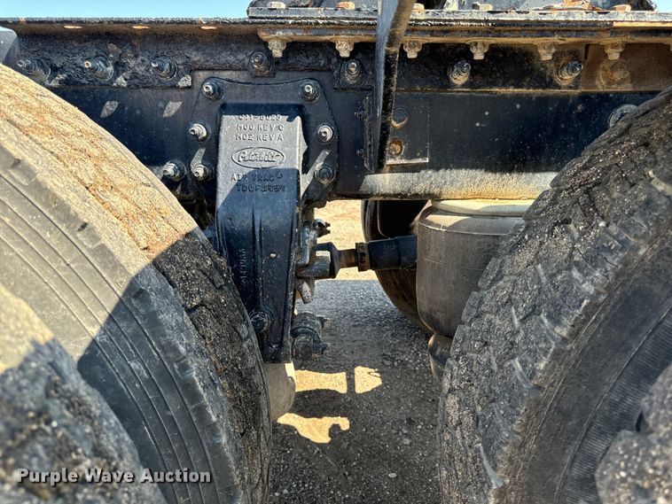 image for item EH4351 2016 Peterbilt 567 semi truck