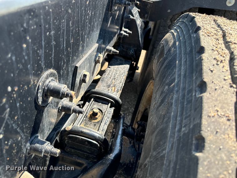 image for item EH4351 2016 Peterbilt 567 semi truck