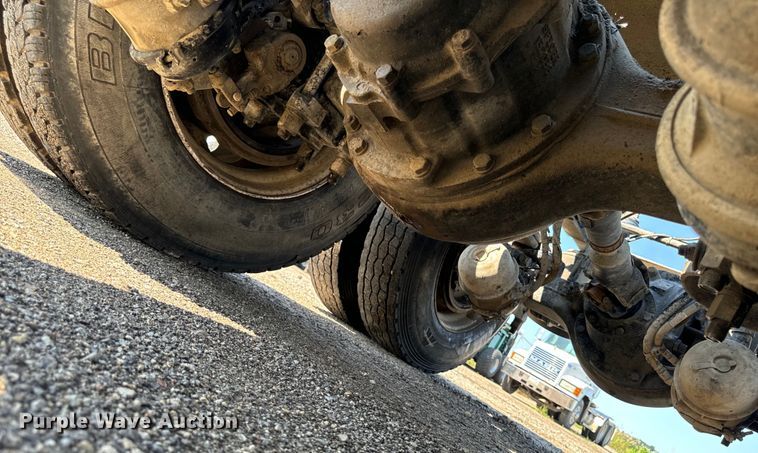 image for item EH4351 2016 Peterbilt 567 semi truck