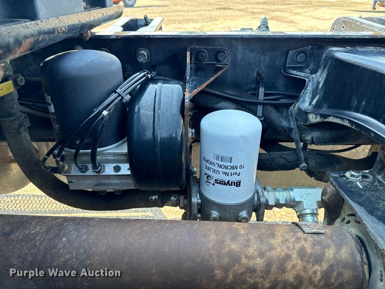 image for item EH4351 2016 Peterbilt 567 semi truck