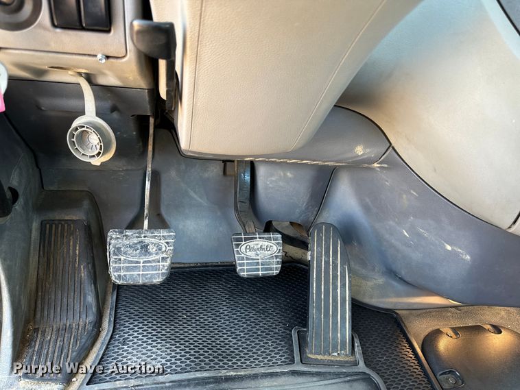 image for item EH4351 2016 Peterbilt 567 semi truck