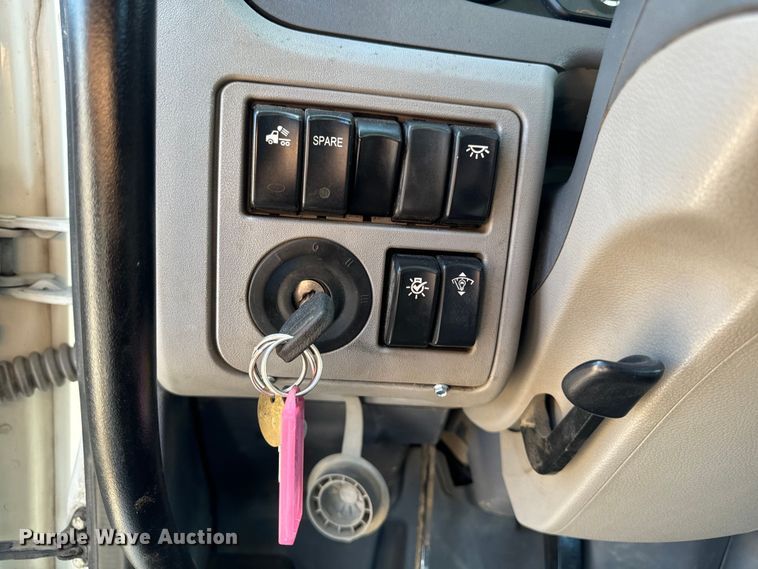 image for item EH4351 2016 Peterbilt 567 semi truck