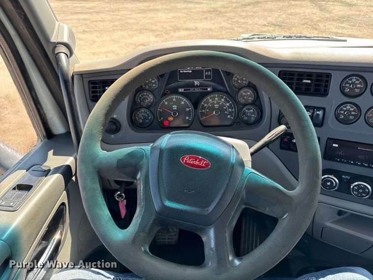 image for item EH4351 2016 Peterbilt 567 semi truck