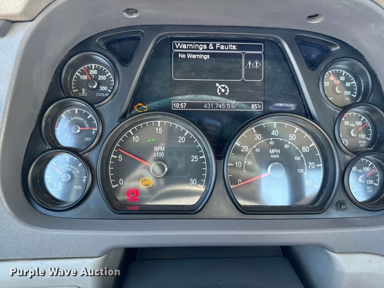 image for item EH4351 2016 Peterbilt 567 semi truck